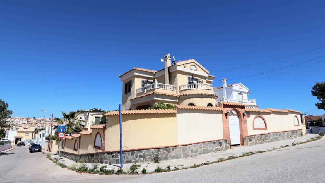 Sale - Villa - Orihuela - Villamartin