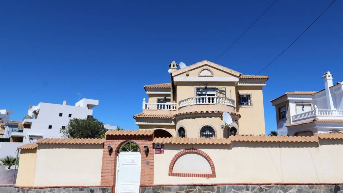 Sale - Villa - Orihuela - Villamartin