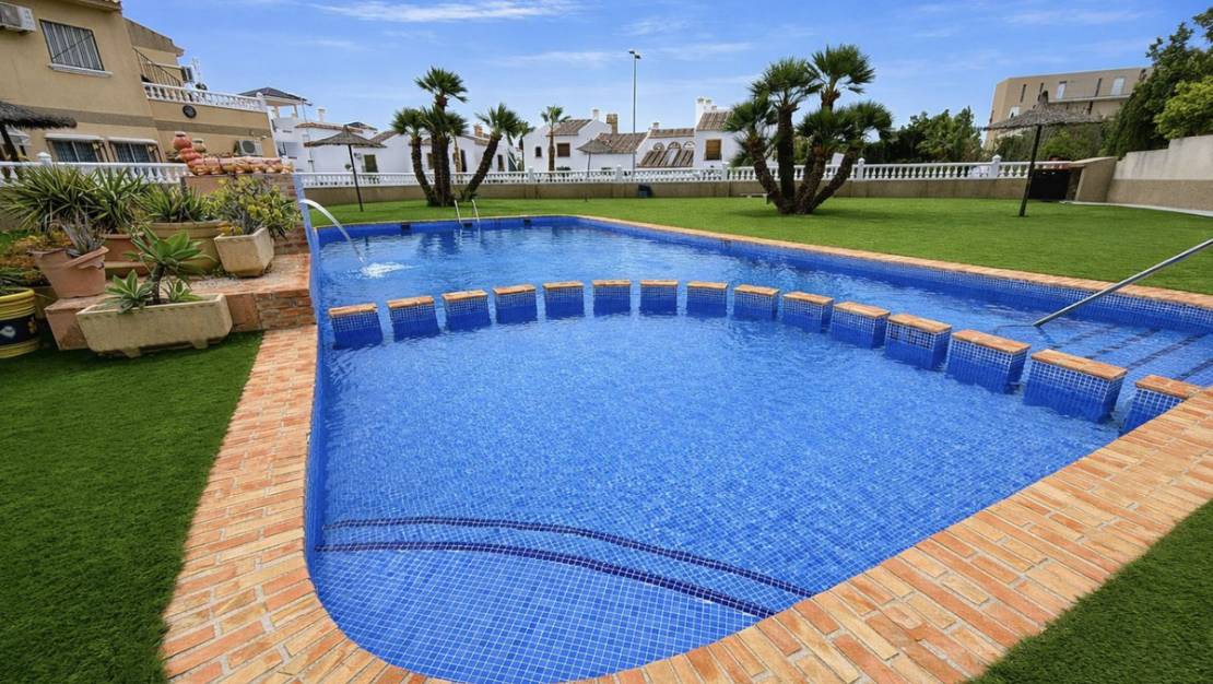 Sale - Villa - Orihuela - Villamartin