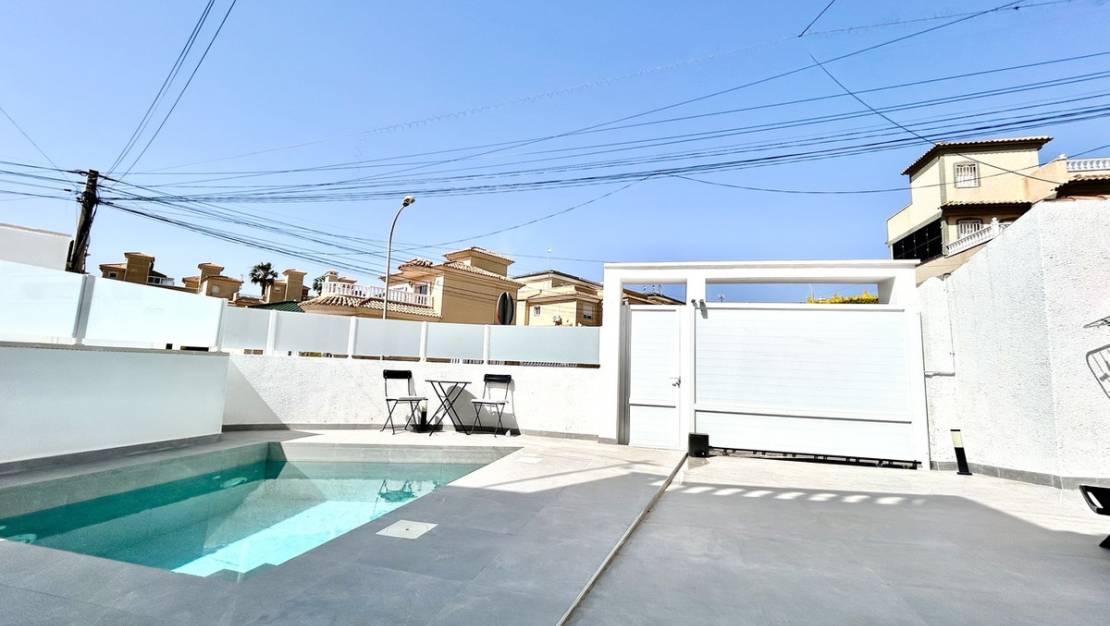 Sale - Villa - Orihuela - Villamartin