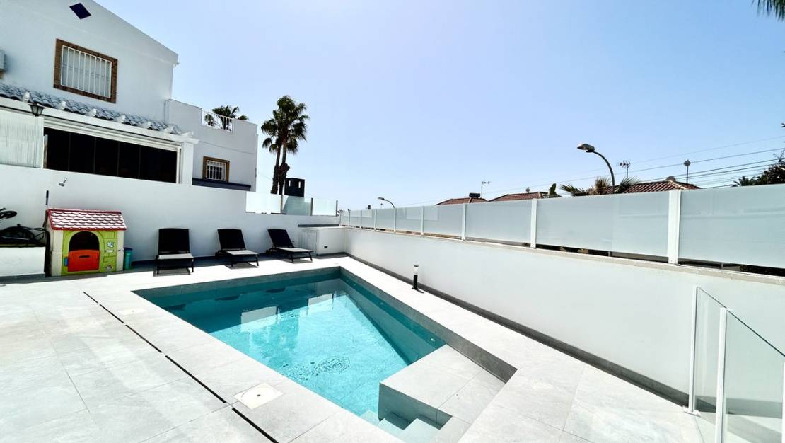 Sale - Villa - Orihuela - Villamartin
