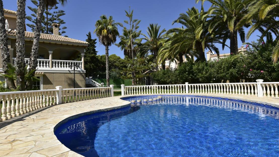 Sale - Villa - Orihuela - Villamartin