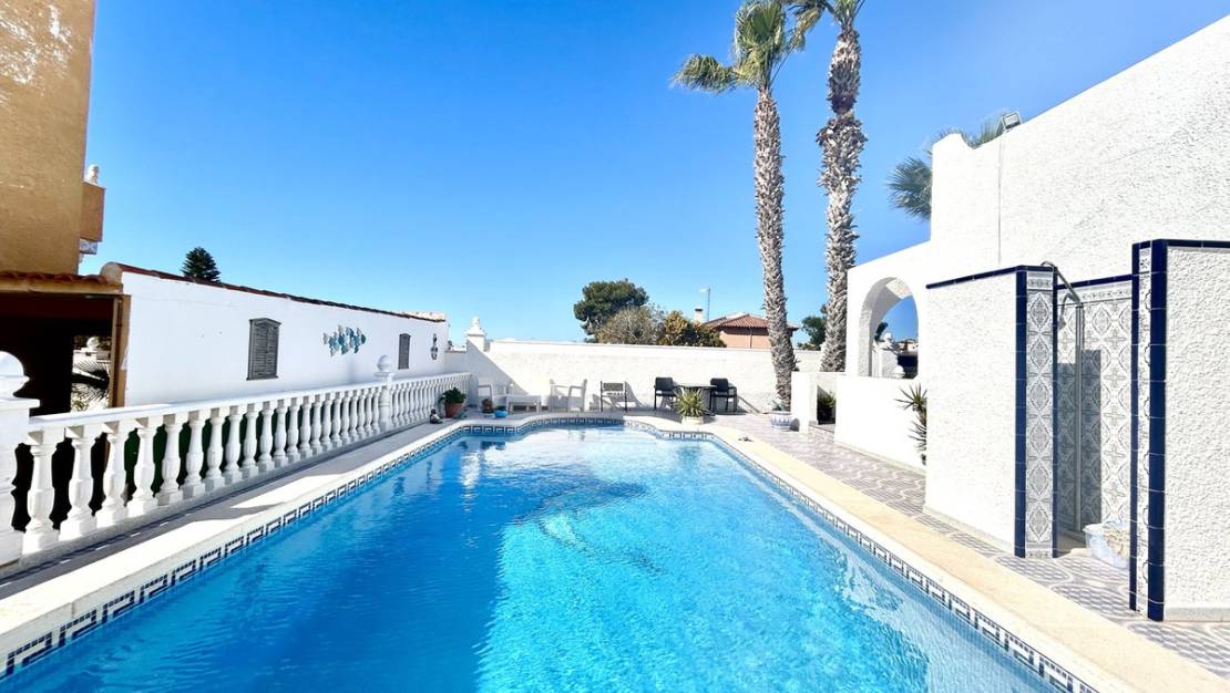 Sale - Villa - Orihuela - Villamartin