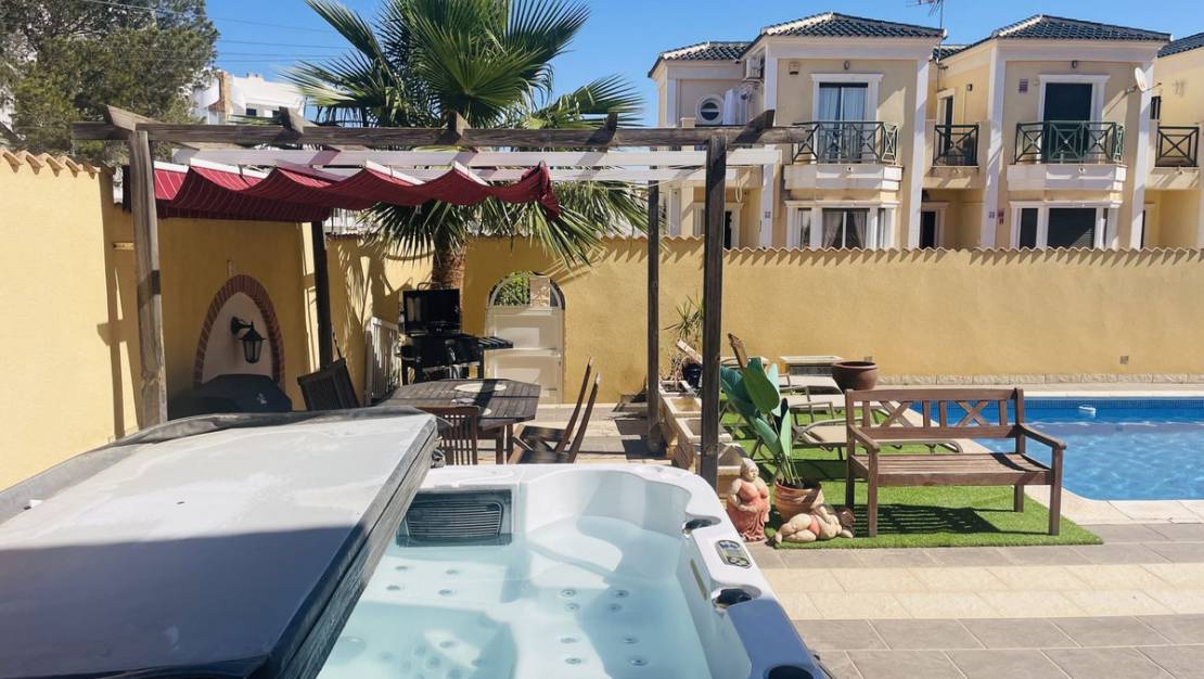 Sale - Villa - Orihuela - Villamartin
