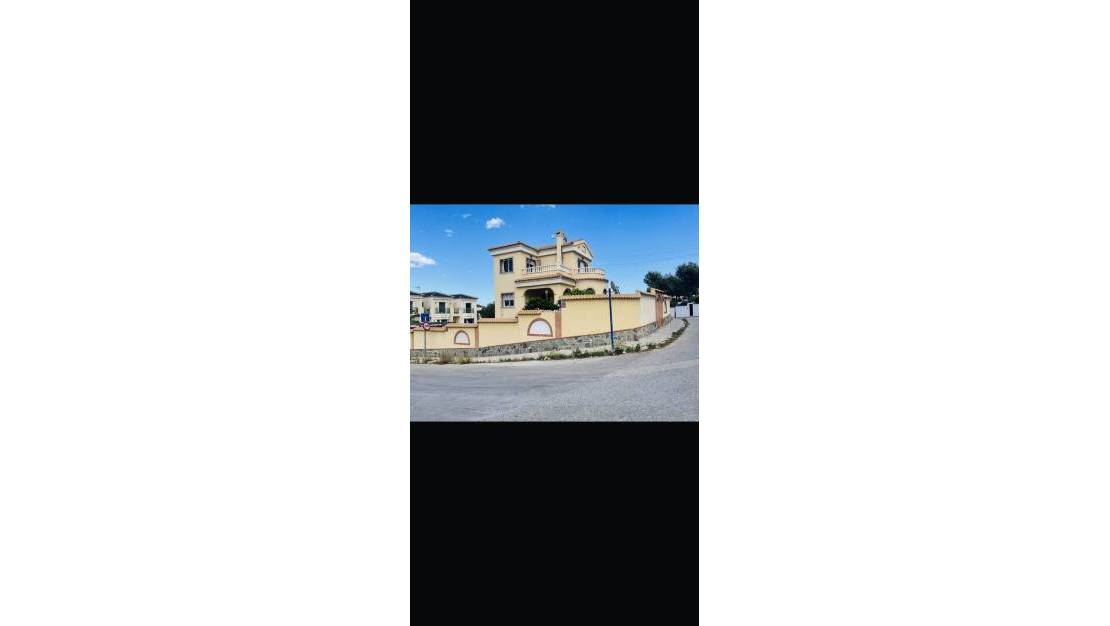 Sale - Villa - Orihuela - Villamartin