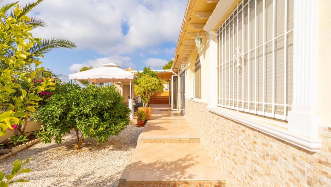 Sale - Villa - Orihuela - Villamartin