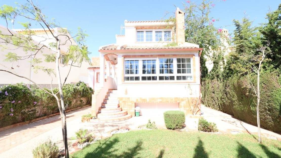 Sale - Villa - Orihuela - Villamartin