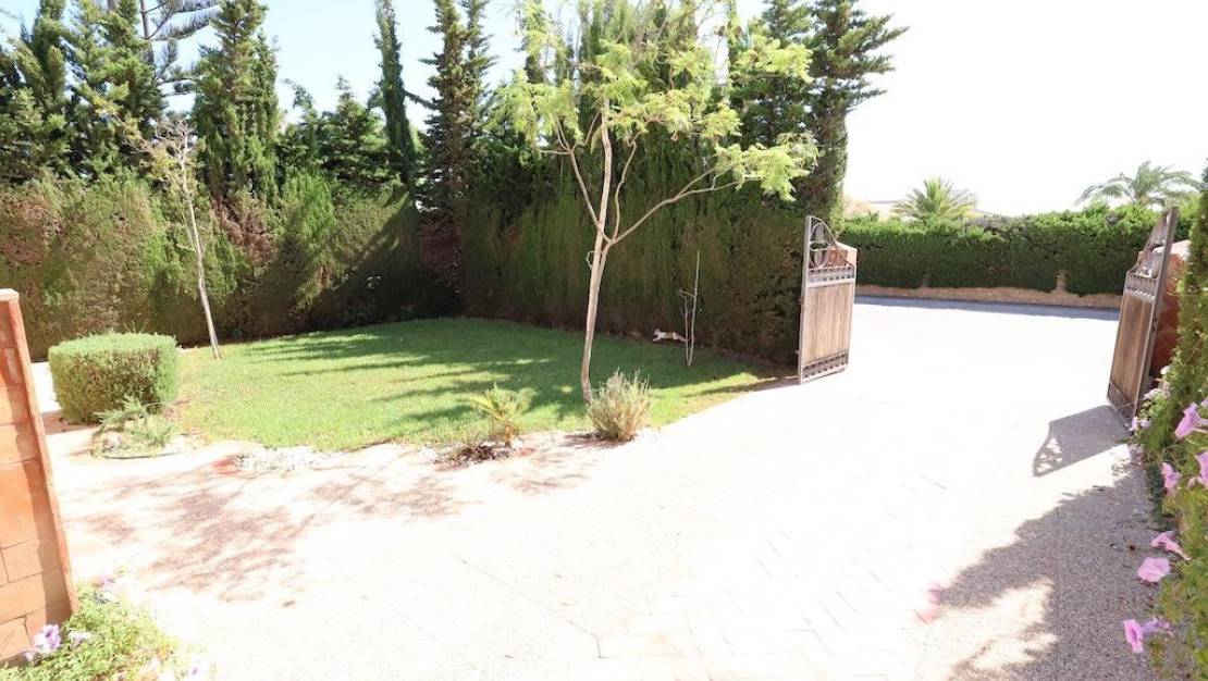 Sale - Villa - Orihuela - Villamartin