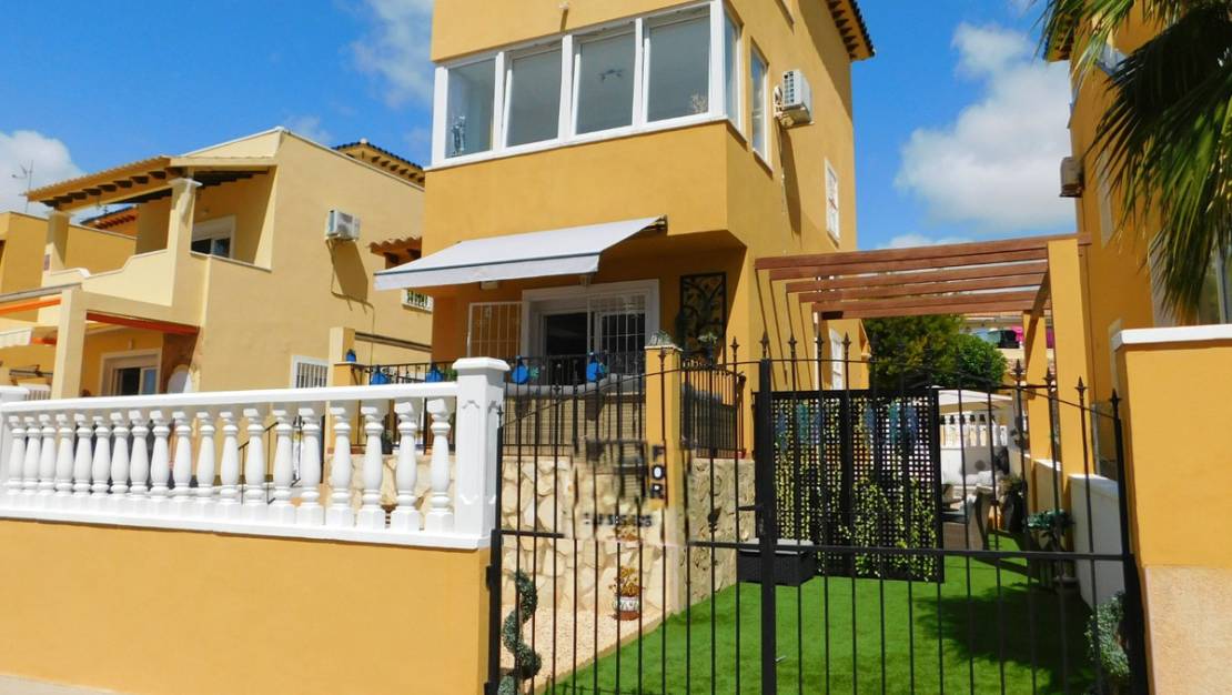 Sale - Villa - Orihuela - Villamartin