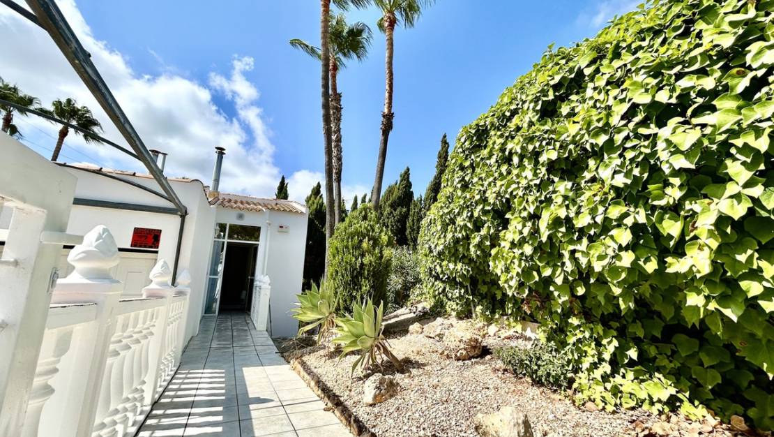 Sale - Villa - Orihuela - Villamartin