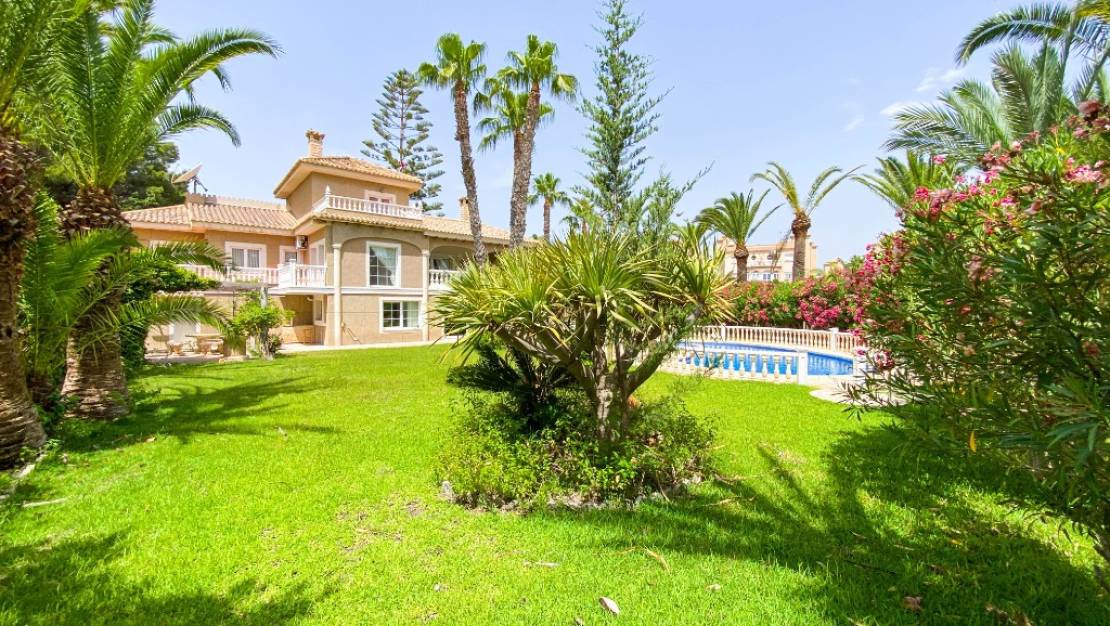 Sale - Villa - Orihuela - Villamartin