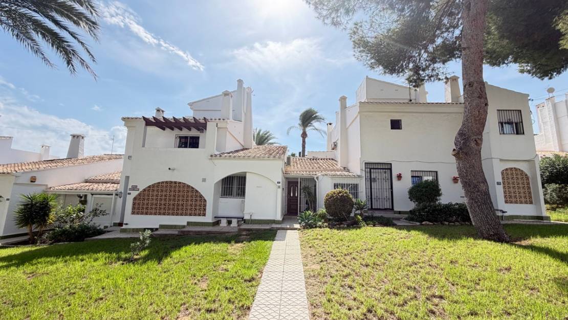 Sale - Villa - Orihuela - Villamartin