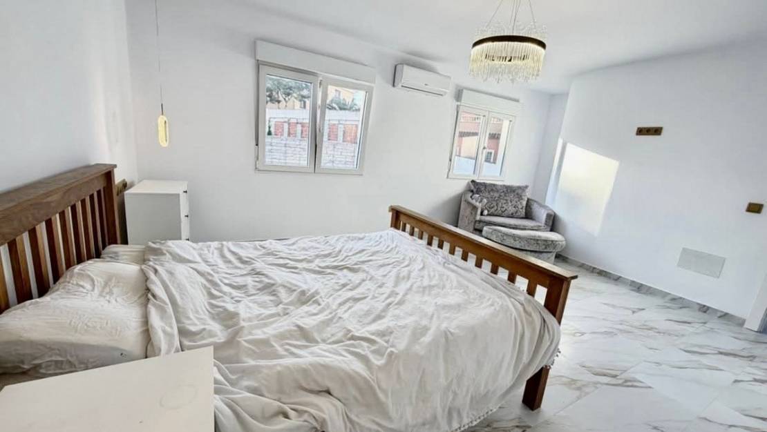 Sale - Villa - Orihuela - Villamartin