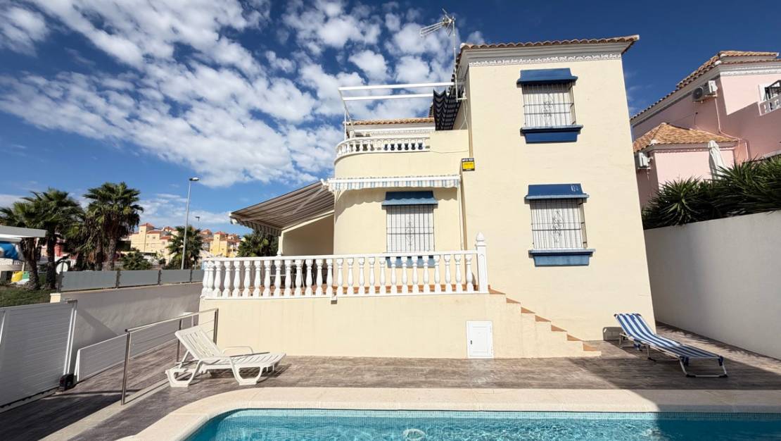 Sale - Villa - Orihuela - Villamartin