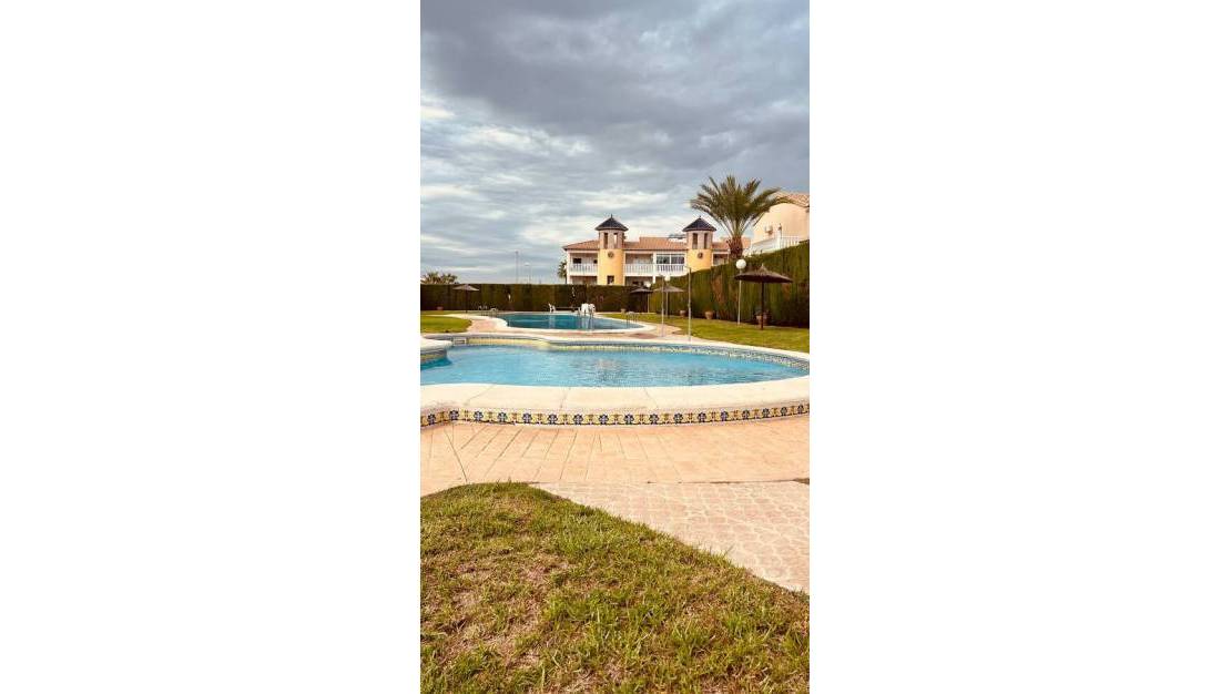 Sale - Villa - Orihuela - Villamartin