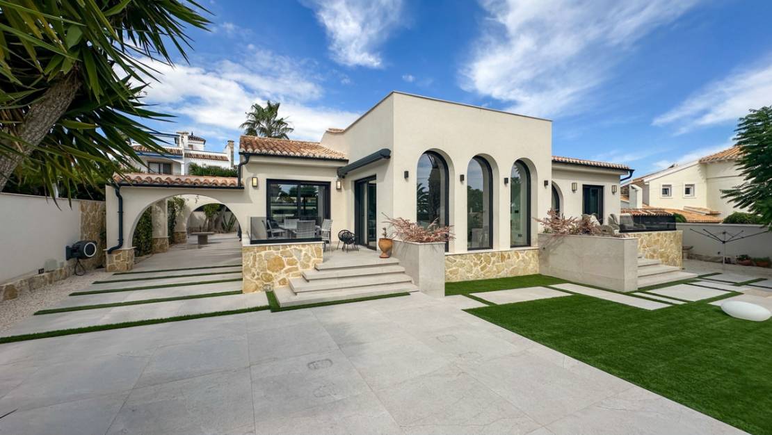 Sale - Villa - Orihuela - Villamartin