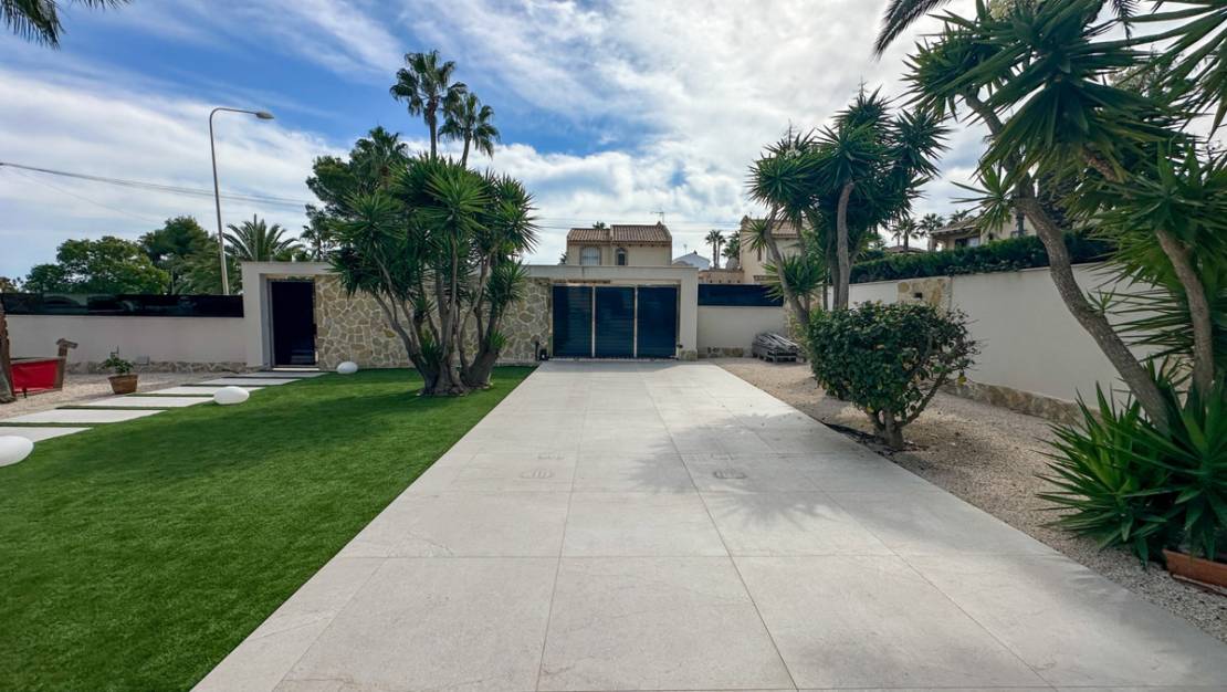 Sale - Villa - Orihuela - Villamartin
