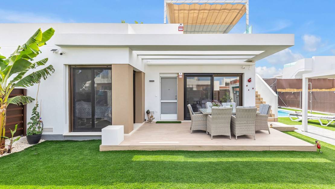 Sale - Villa - Orihuela - Vista Bella Golf