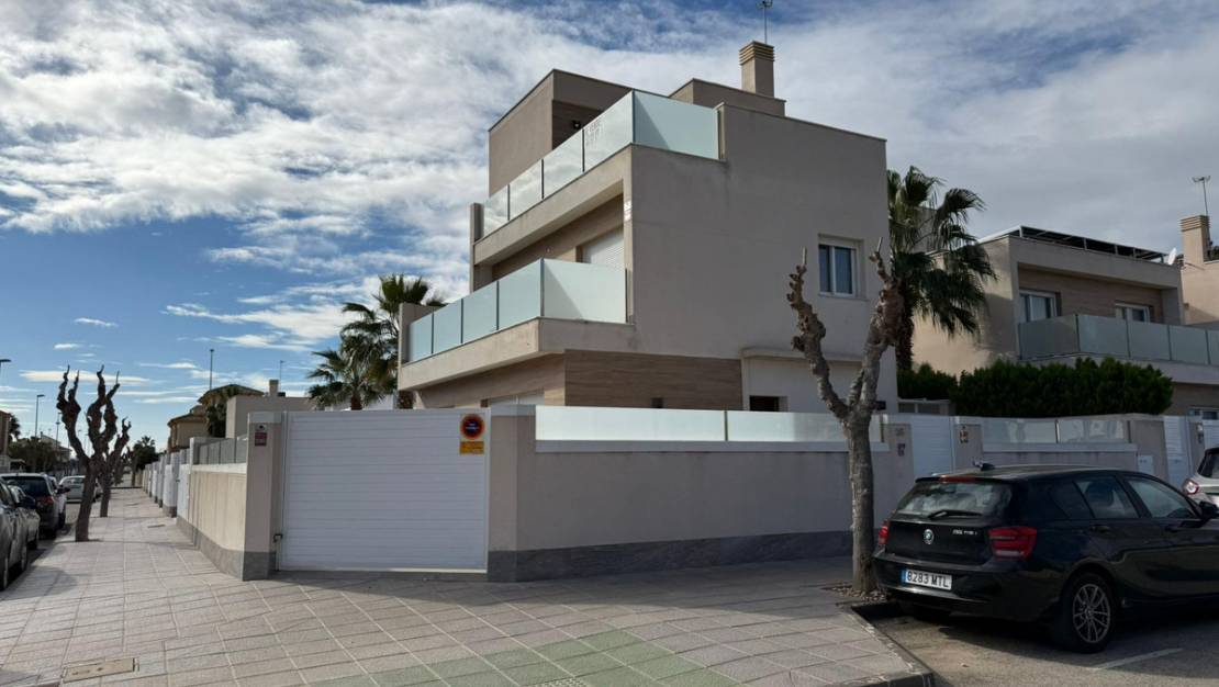 Sale - Villa - Pilar de la Horadada - Pilar de la Horadada Centro