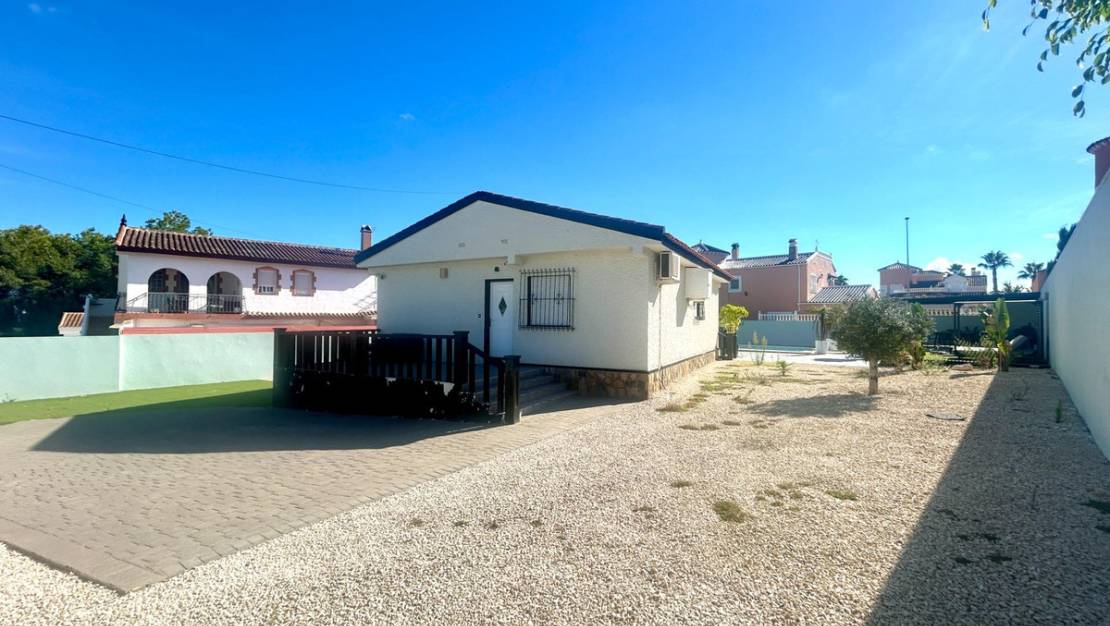Sale - Villa - Pilar de la Horadada - Pinar de Campoverde