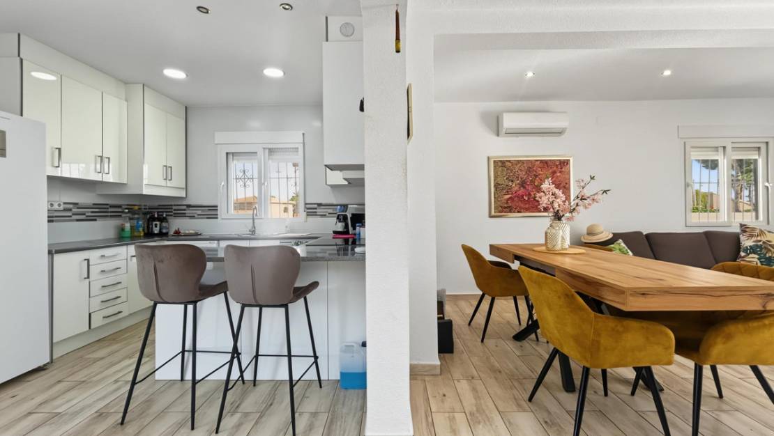 Sale - Villa - Pilar de la Horadada - Pinar de Campoverde