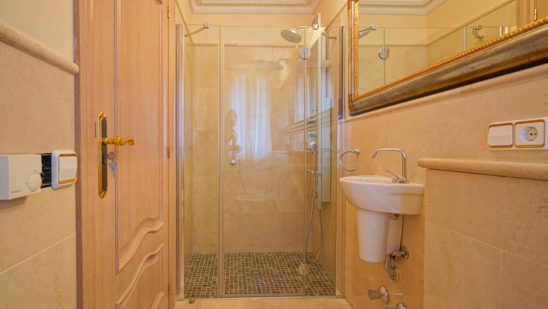 Sale - Villa - Sella