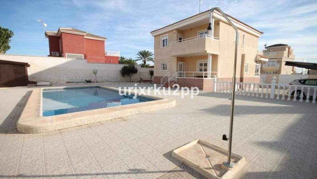 Sale - Villa - Torrevieja - Aguas Nuevas