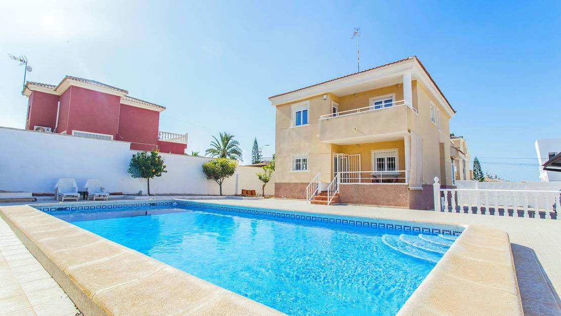 Sale - Villa - Torrevieja - Aguas Nuevas