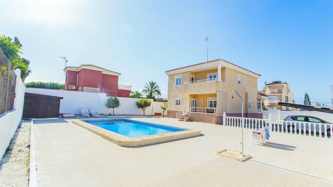 Sale - Villa - Torrevieja - Aguas Nuevas