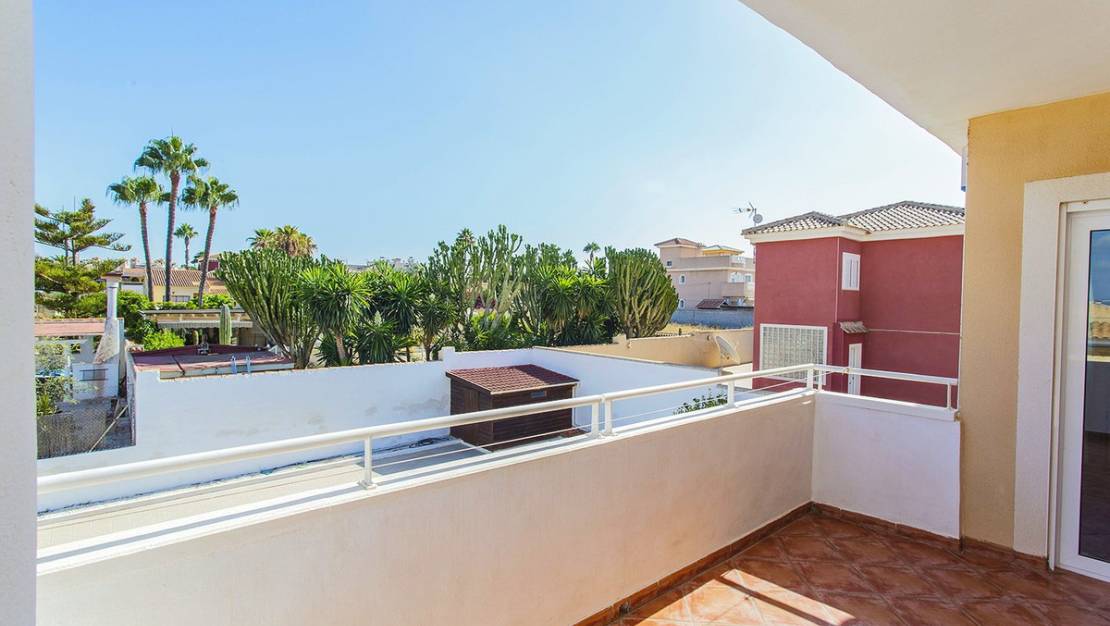 Sale - Villa - Torrevieja - Aguas Nuevas