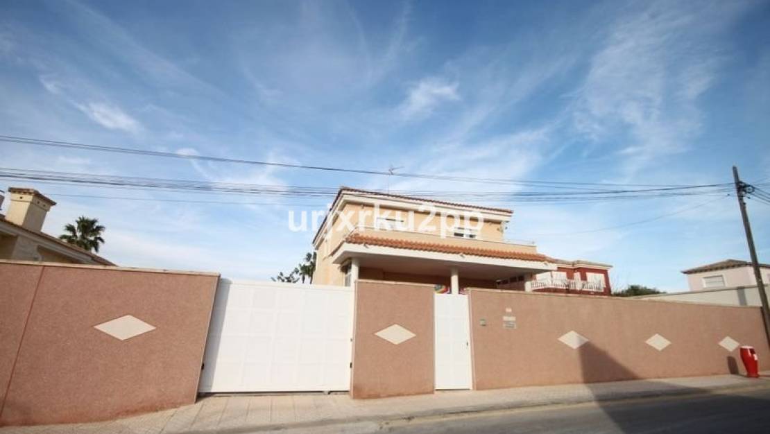 Sale - Villa - Torrevieja - Aguas Nuevas