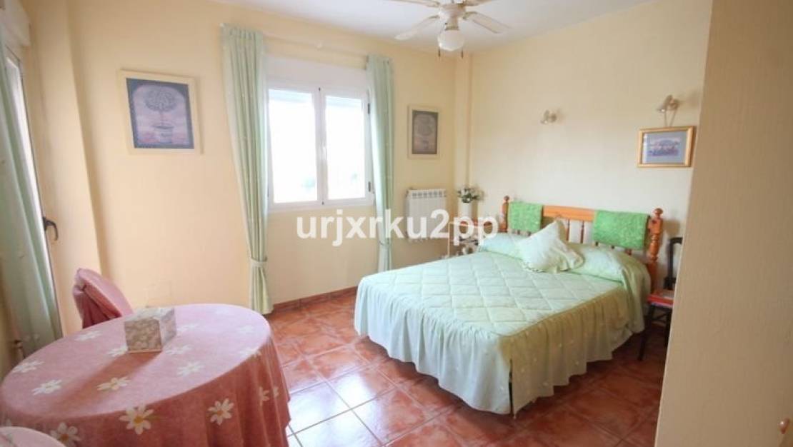 Sale - Villa - Torrevieja - Aguas Nuevas