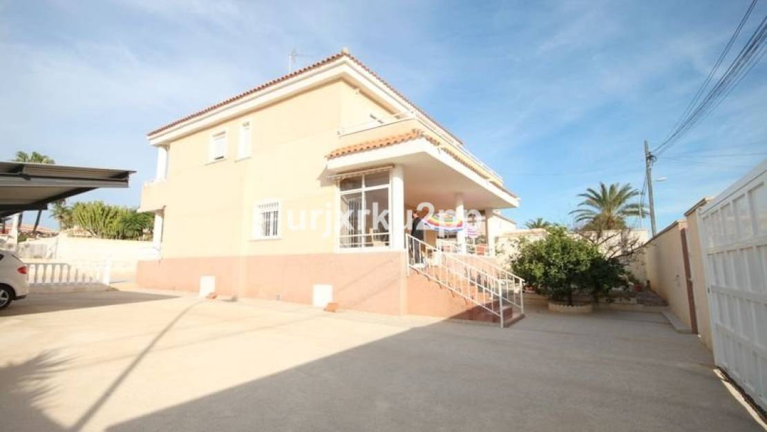 Sale - Villa - Torrevieja - Aguas Nuevas