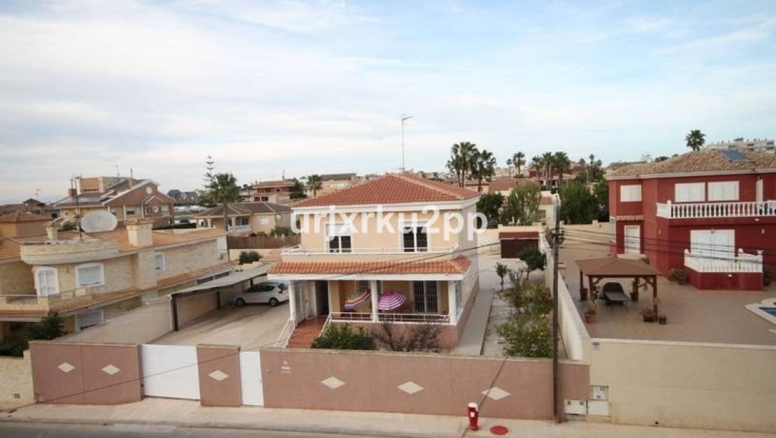 Sale - Villa - Torrevieja - Aguas Nuevas