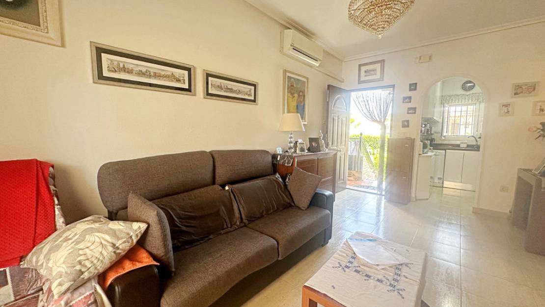 Sale - Villa - Torrevieja - Aguas Nuevas