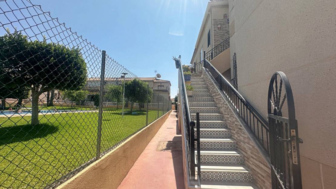Sale - Villa - Torrevieja - Aguas Nuevas