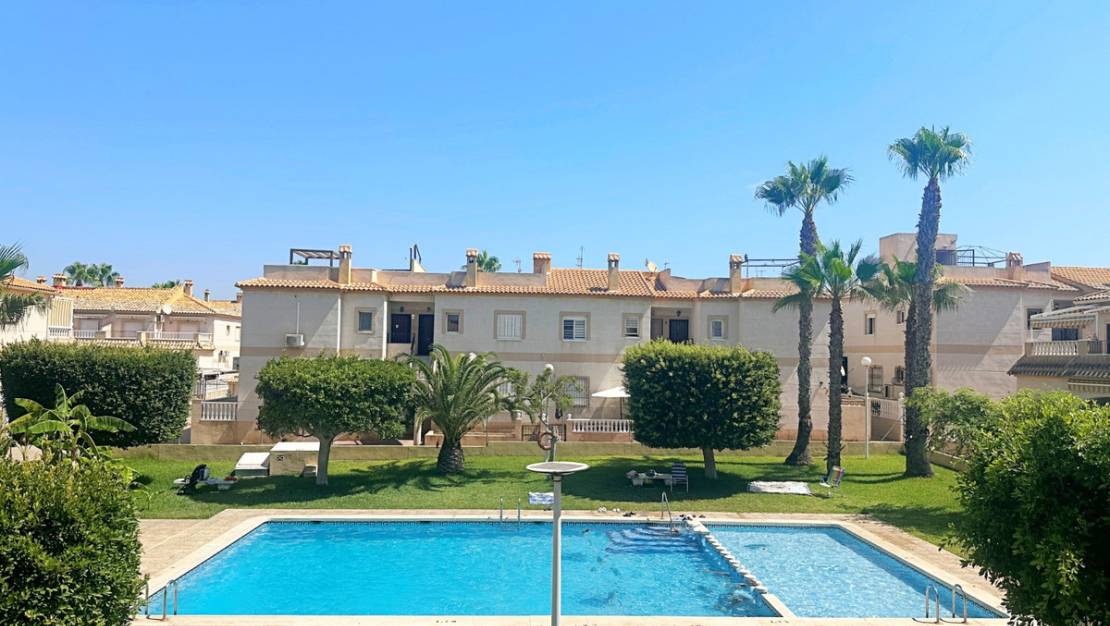 Sale - Villa - Torrevieja - Aguas Nuevas