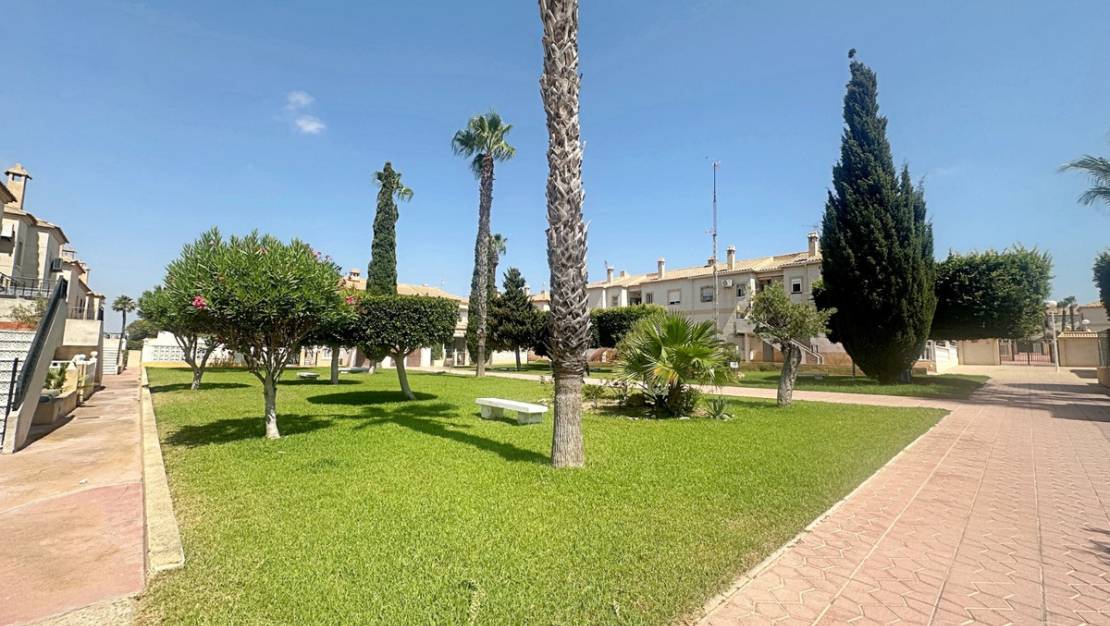 Sale - Villa - Torrevieja - Aguas Nuevas