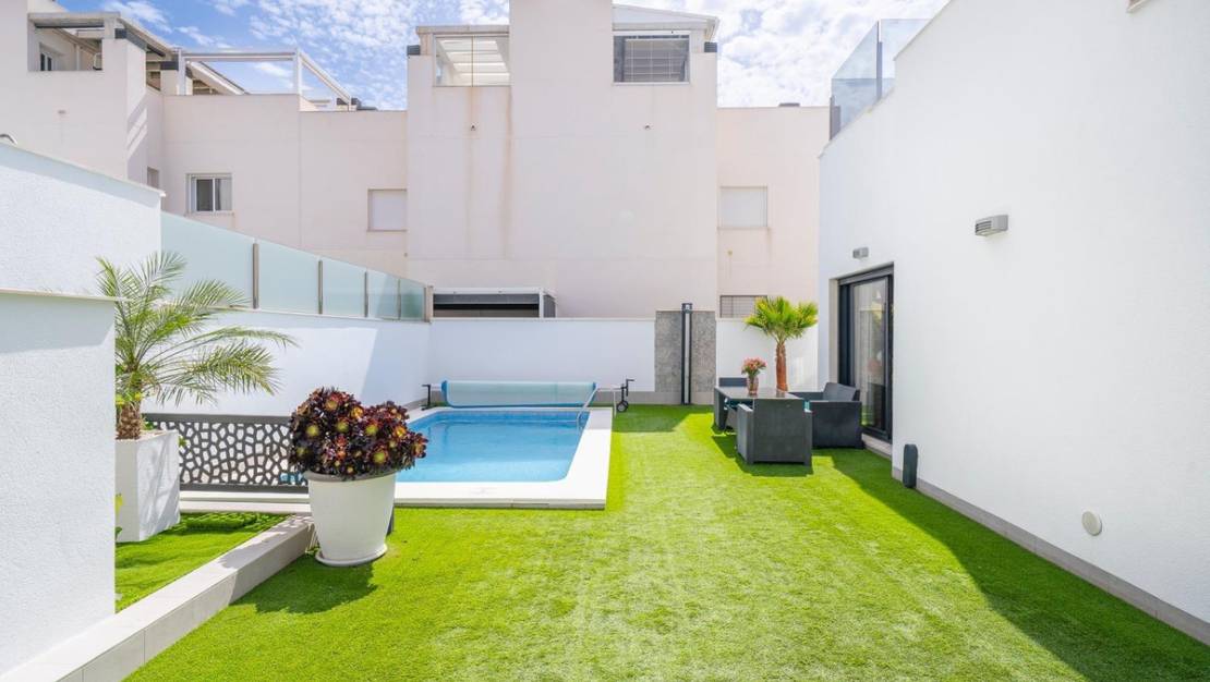 Sale - Villa - Torrevieja - Aguas Nuevas