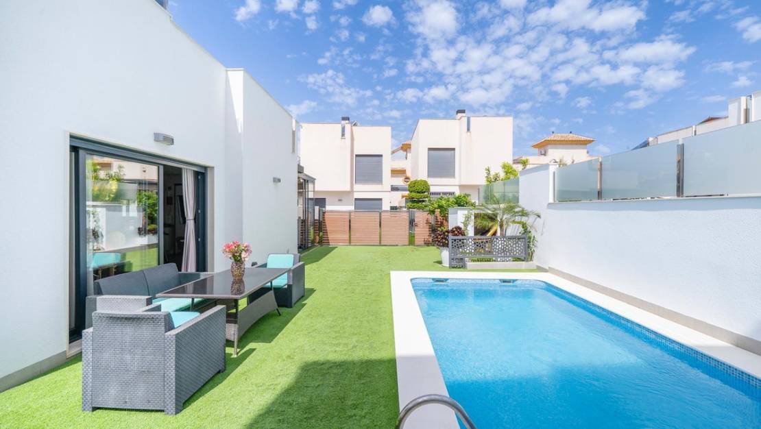 Sale - Villa - Torrevieja - Aguas Nuevas