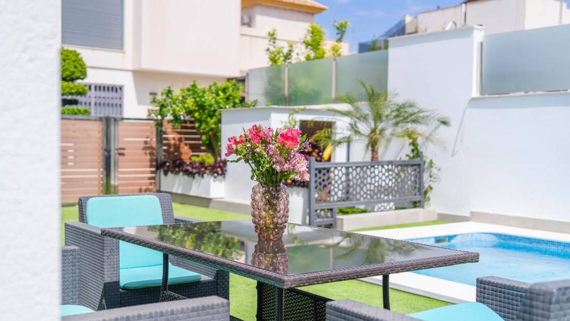 Sale - Villa - Torrevieja - Aguas Nuevas