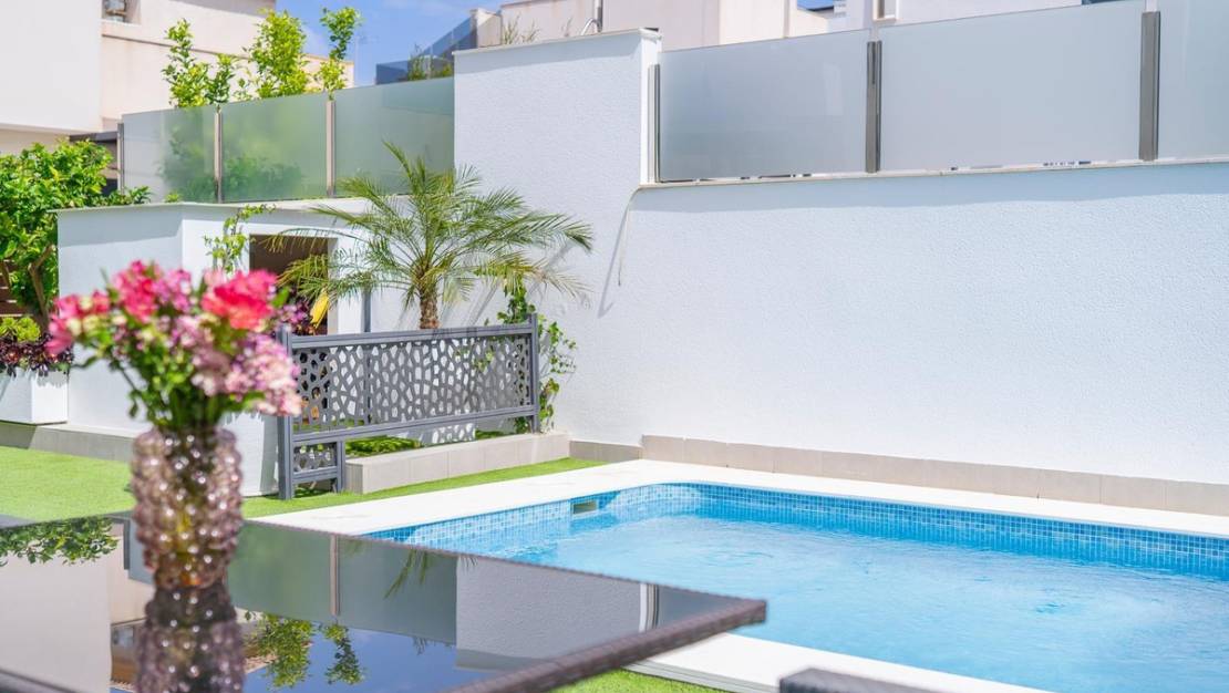 Sale - Villa - Torrevieja - Aguas Nuevas