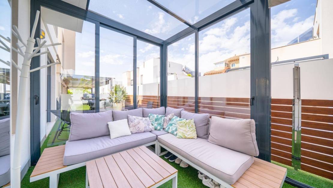 Sale - Villa - Torrevieja - Aguas Nuevas