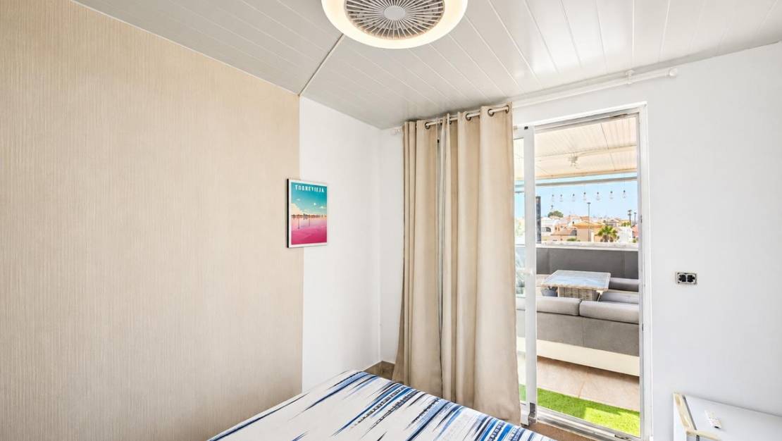 Sale - Villa - Torrevieja - Aguas Nuevas