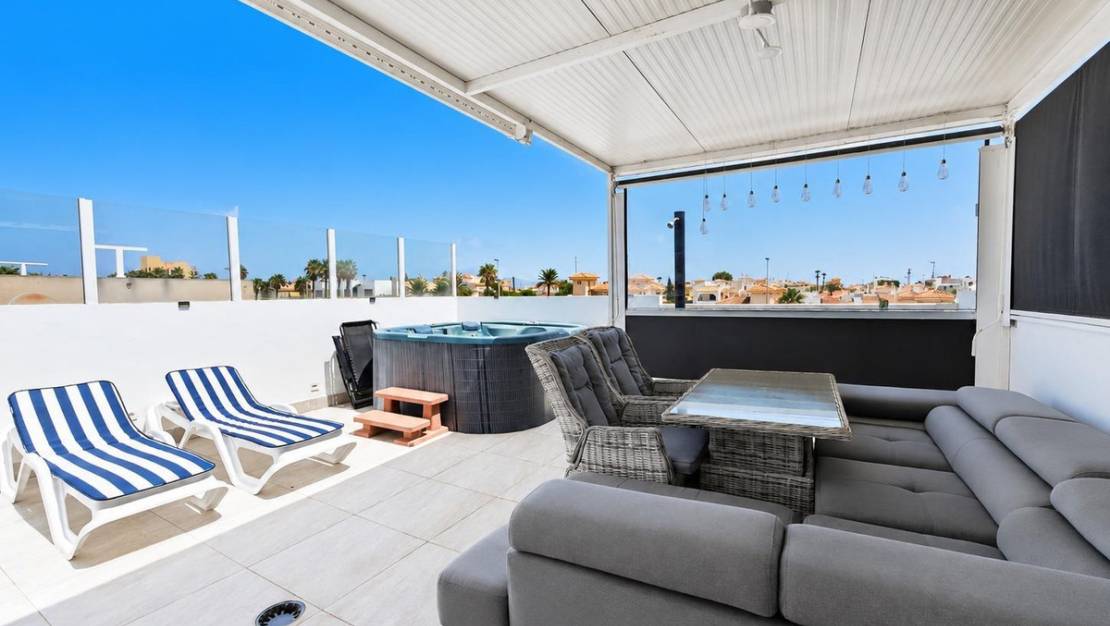 Sale - Villa - Torrevieja - Aguas Nuevas