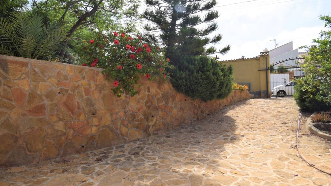 Sale - Villa - Torrevieja - Aguas Nuevas