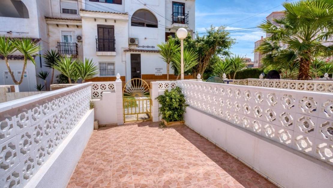 Sale - Villa - Torrevieja - Calas blanca