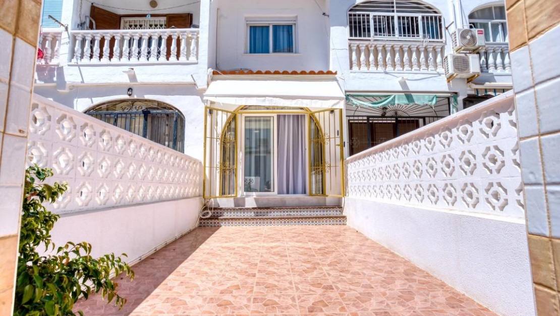 Sale - Villa - Torrevieja - Calas blanca