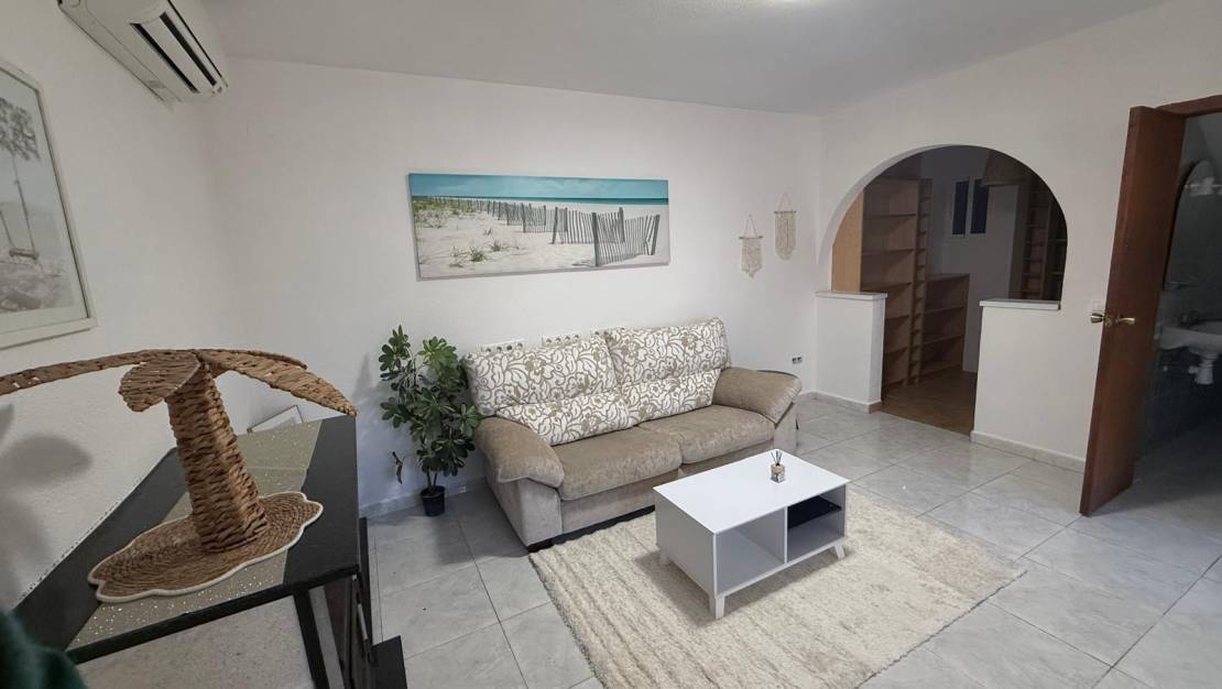 Sale - Villa - Torrevieja - Centro