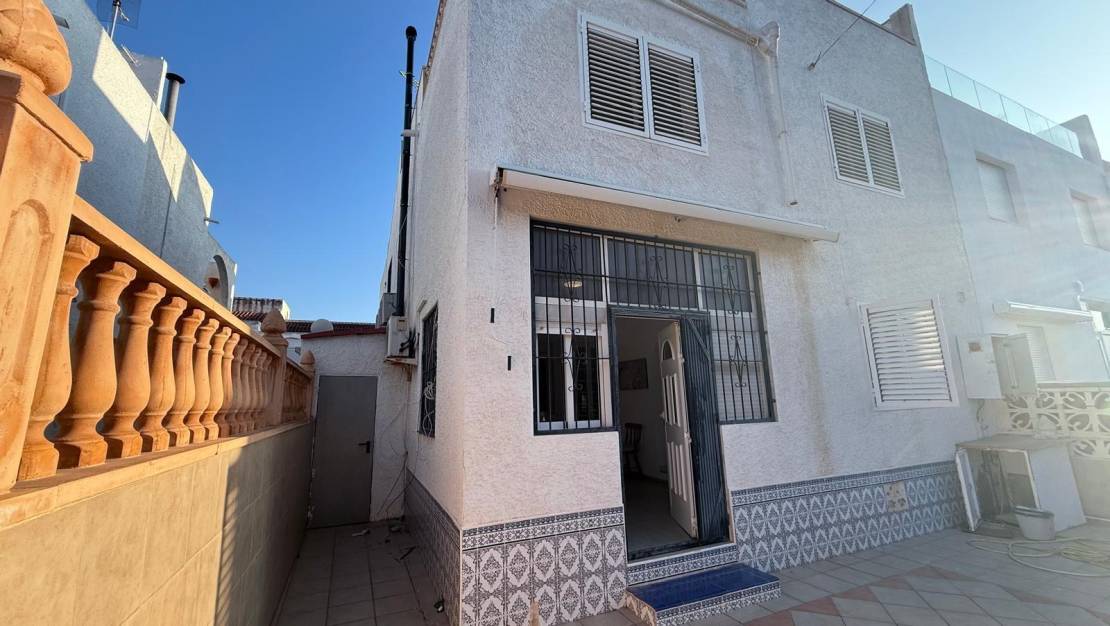 Sale - Villa - Torrevieja - Centro